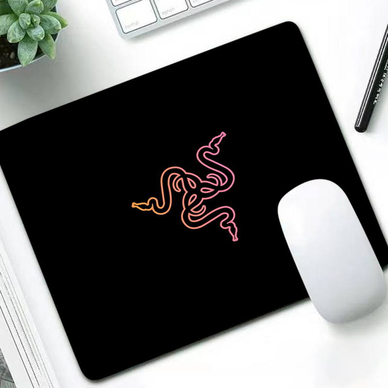 Tech Accessories For Desk - لوحة ماوس فاخرة من Razer، حصيرة