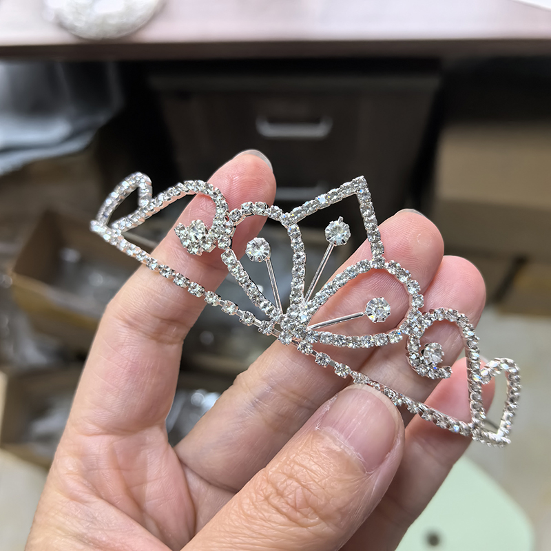 تاج زفاف فضي اللون مرصع بالأحج - مراجعة Tech Accessories Women وسعره